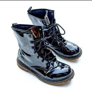 NO BOUNDARIES black lace-up combat boots